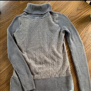 Simple Vera Wang- sweater